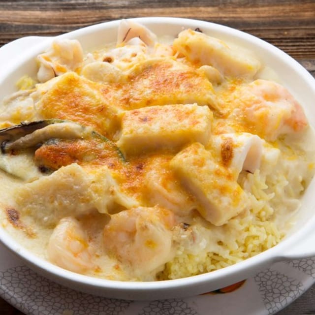 B01 Baked Seafood in Cream Sauce 焗白汁什菌海鮮.