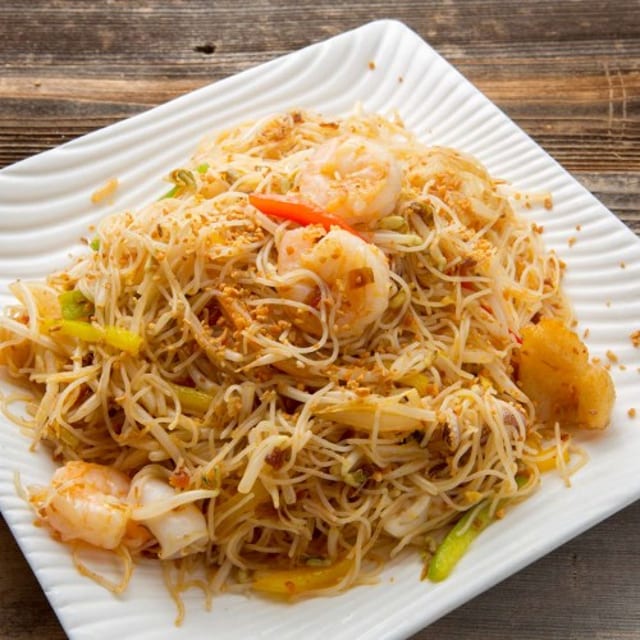 N16 Wok-Fried Harbor Style Seafood Vermicelli 避風塘海鮮炒米.