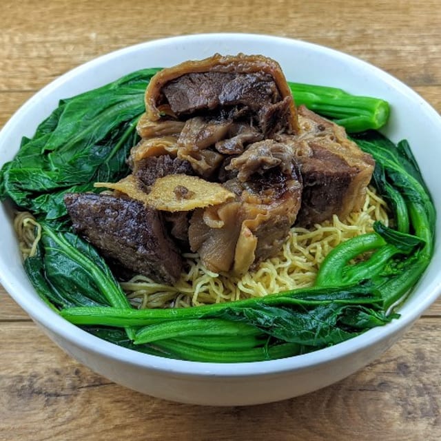 N39 Beef Stew in Brown Sauce Lo Mein 柱侯牛腩撈麵.