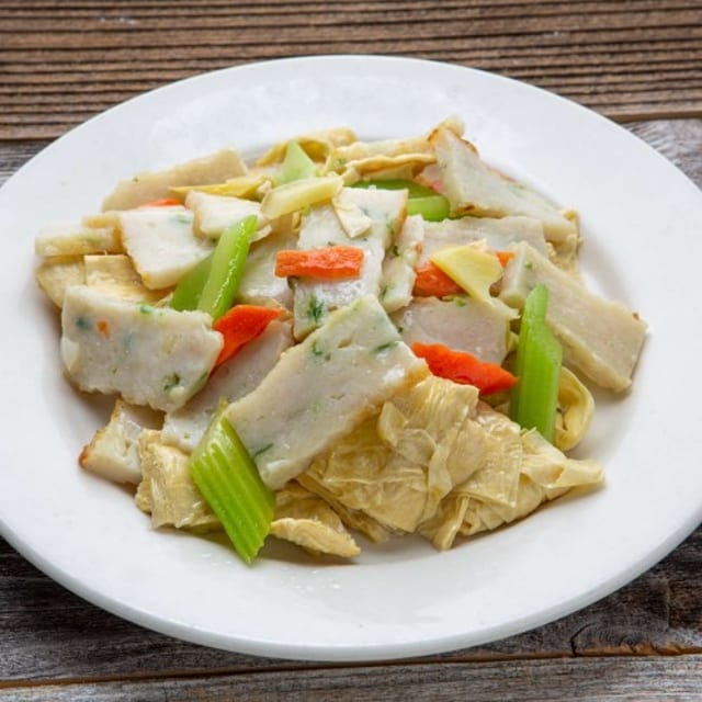 V10 Fish Cake with Fresh Tofu Skin & Vegetables 鮮支竹時蔬炒魚餅.
