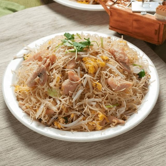 Salty Fish Shredded Chicken Double Vermicelli 鹹魚雞絲鴛鴦炒米.