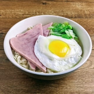 N21 Ham & Eggs Noodle Soup 火腿蛋湯麵