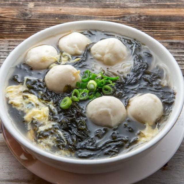 N31 Seaweed, Egg & Fish Ball Noodle Soup 紫菜雙魚丸湯麵.