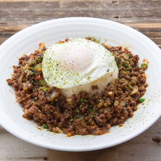 R08 Minced Pork & Egg with Rice 原味/辣味肉碎煎蛋飯.