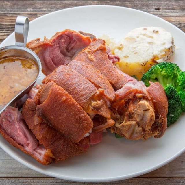 G04 German Style Pork Knuckle 原味德國脆皮鹹豬手.