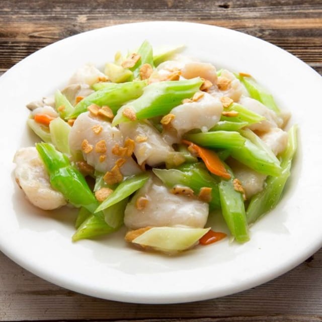 E16 Sautéed Fish Fillet with Garlic 蒜香龍利球.