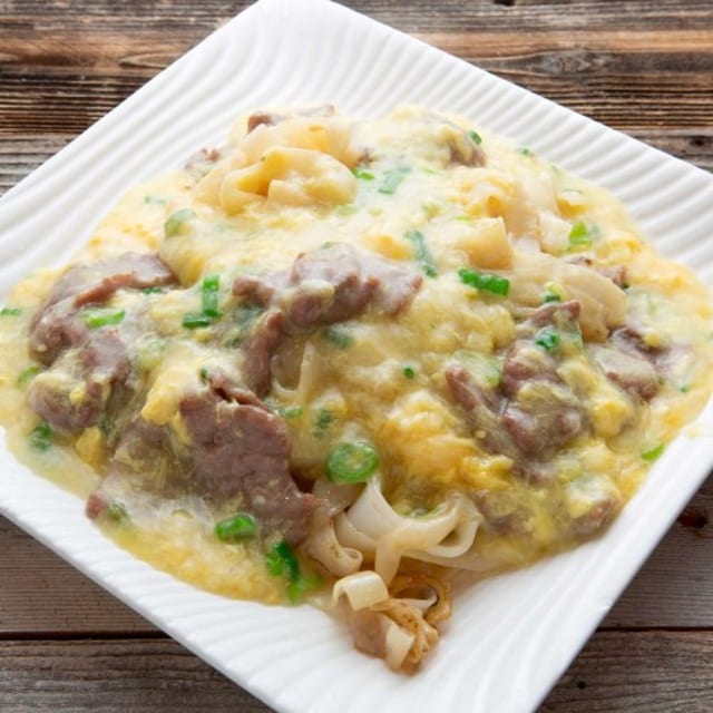 N04 Beef/Chicken and Egg Chow Fun 滑蛋牛河/雞河.