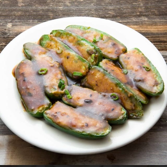 E32 Jalapeño Stuffed with Fish Paste in Black Bean Sauce 豉汁尖椒釀魚.
