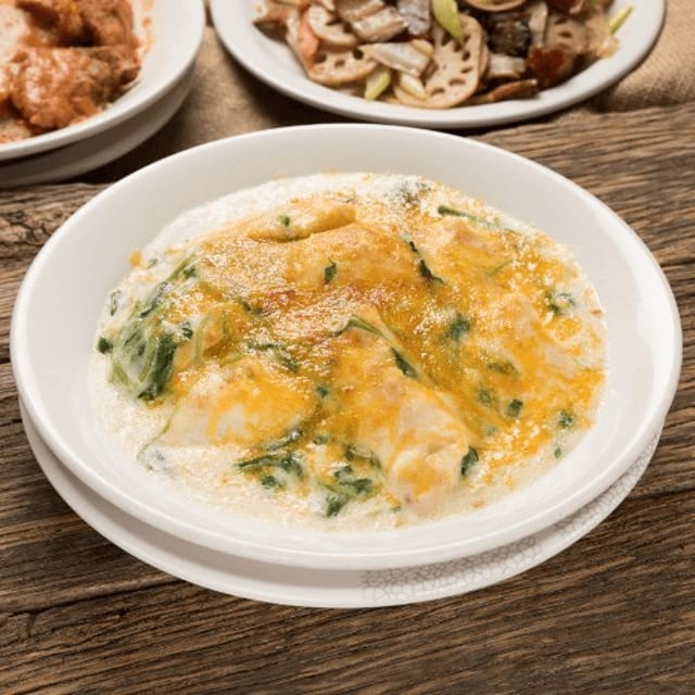 Baked Sole Fillet w/ Spinach in Cream Sauce 焗菠菜龍脷柳.