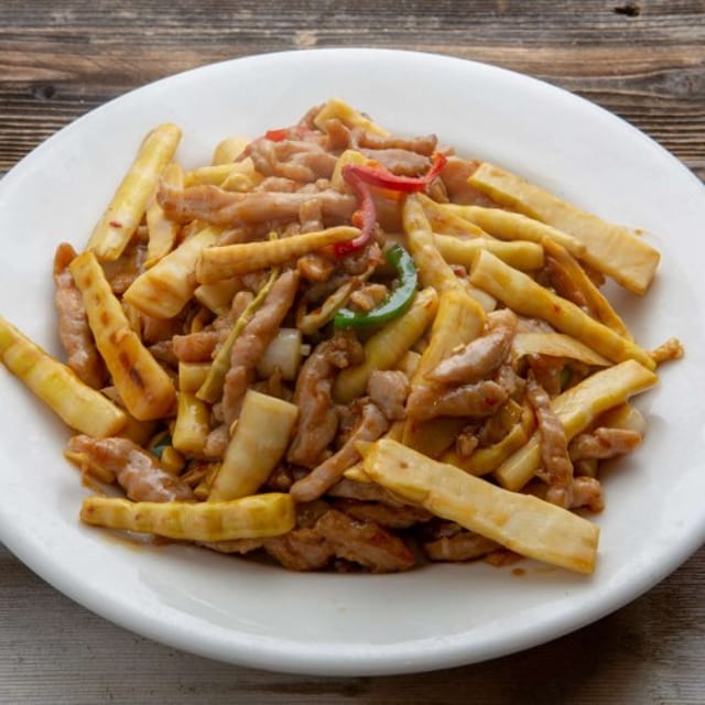 E29 Stir-Fried Shredded Pork & Bamboo Shoot 筍尖炒肉絲.