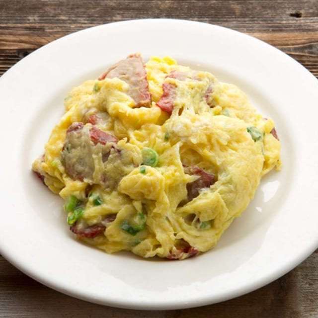 E21 BBQ Pork with Scrambled Eggs 叉燒炒蛋.
