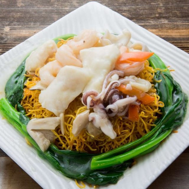 N12 Seafood Chow Mein 海 鮮 炒 麵.