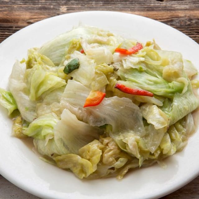 V06 Sautéed Lettuce with Spicy Bean Curd Sauce 椒絲腐乳生菜.