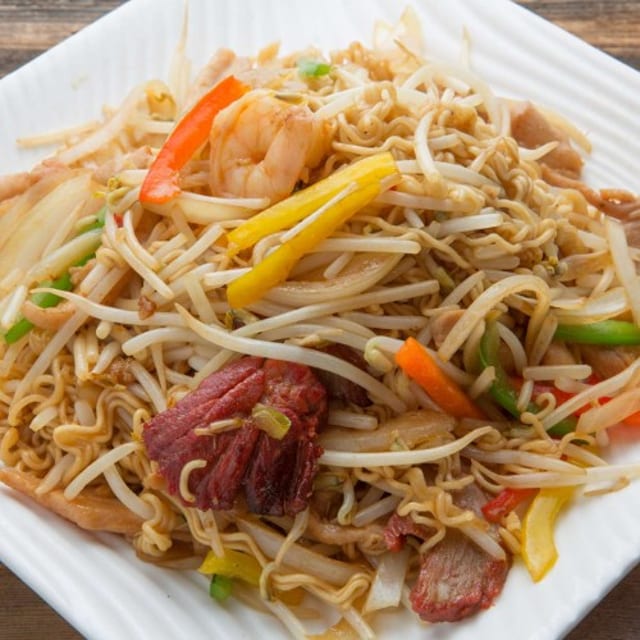 N13 House Special Pan Fried Instant Noodle Chicken, Shrimp & BBQ Pork 招牌炒公仔麵.