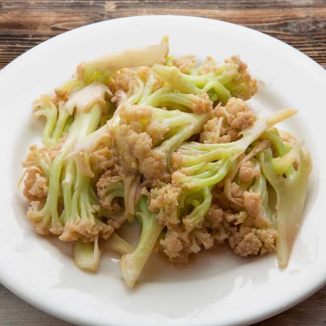 V03 Sautéed Taishan Cauliflower with Shrimp Paste Sauce 蝦醬炒台山椰菜花.