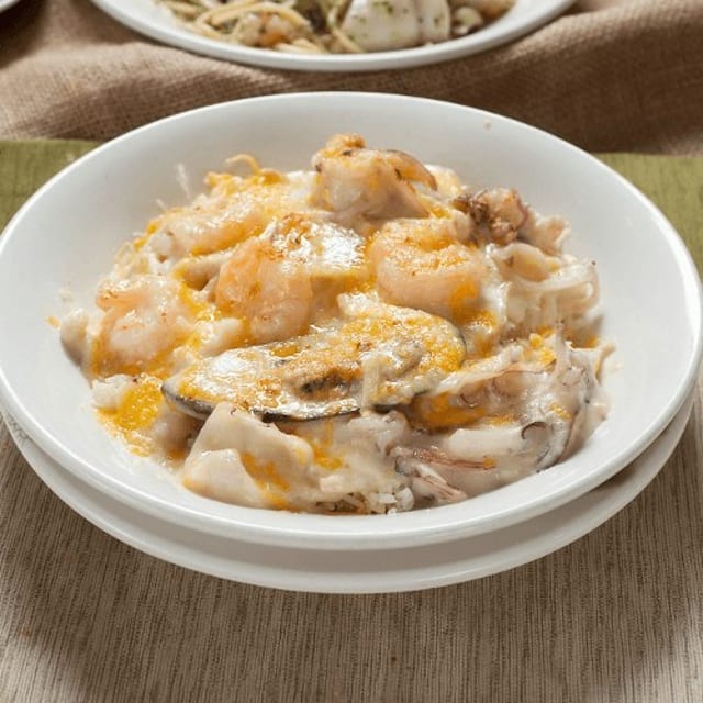 Baked Seafood in Cream Sauce 焗白汁雜菌海鮮.