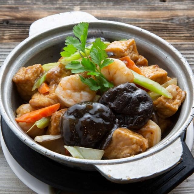 H02 Seafood Tofu Hot Pot 海鮮豆腐煲.