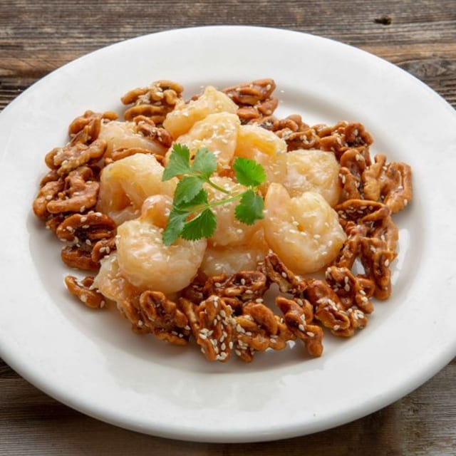 E19 Honey Walnut Shrimp with Mayonnaise Sauce.