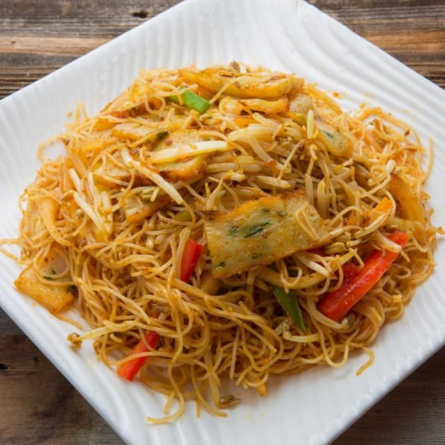 N19 Thai Style Fish Cake Fried Vermicelli/Fun 泰式魚餅炒米/河.