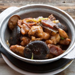 H01 Braised Chicken with Chestnut Hot Pot 栗子炆雞煲