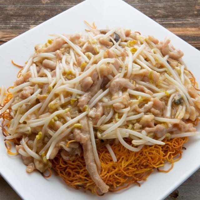 N11 Shredded Pork Chow Mein 肉 絲 炒 麵.