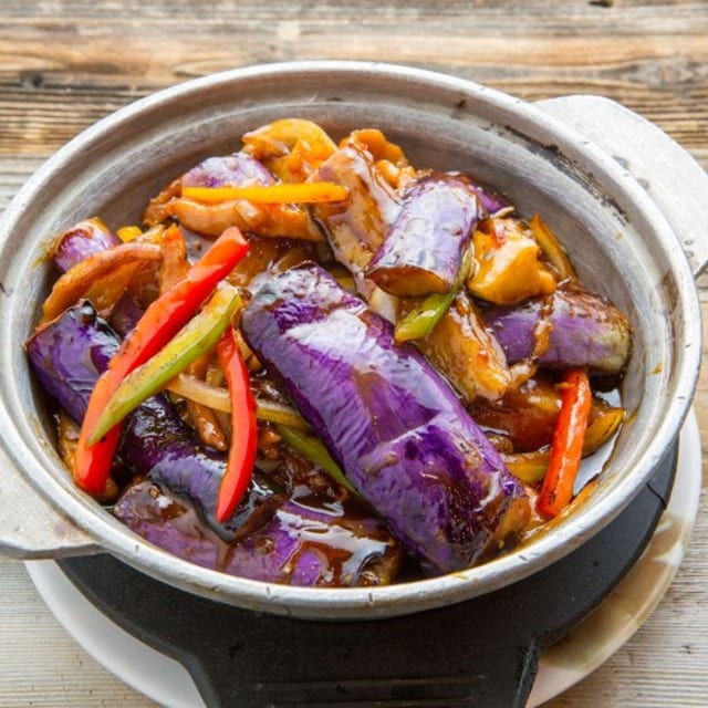 H05 Spicy Eggplant Hot Pot 魚香茄子煲.