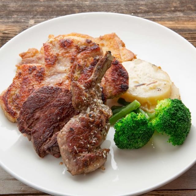 G08 Grilled Lemongrass Pork Chop with Chicken Steak 越式香茅豬 扒拼雞扒.