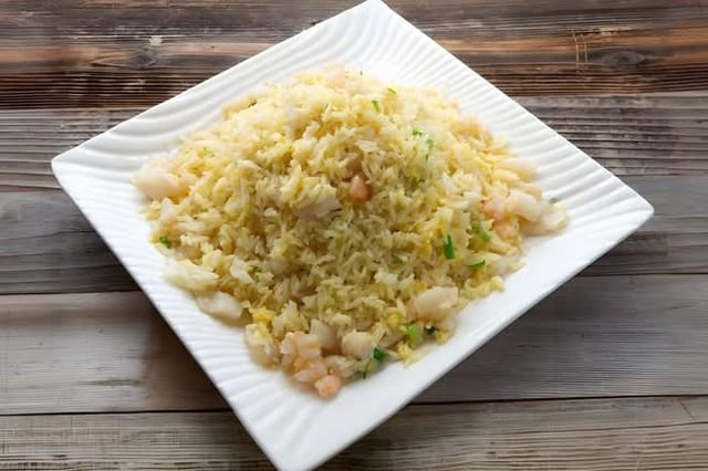 R09 Thai Style Seafood Fried Rice 泰式 參巴醬 海鮮炒飯.
